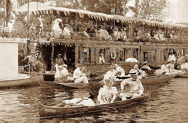 Henley on Thames Houseboats early 1900s