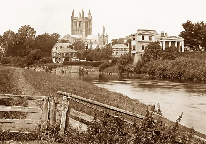 Framed Print : Hereford Cathedral from the River Wye Framed Print : Hereford Cathedral from the River Wye