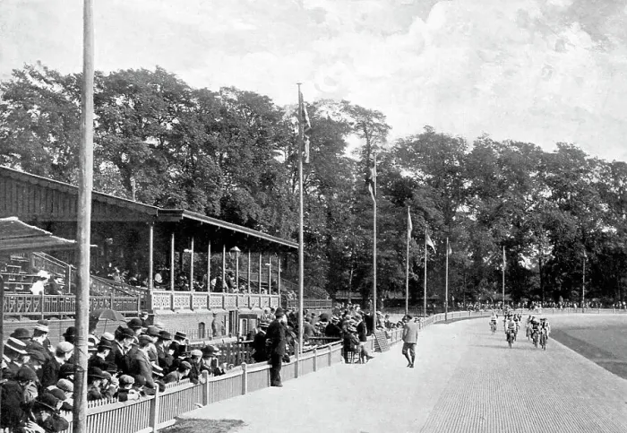 Framed Print : Herne Hill Velodrome London Cycle Racing early 1900s Framed Print : Herne Hill Velodrome London Cycle Racing early 1900s