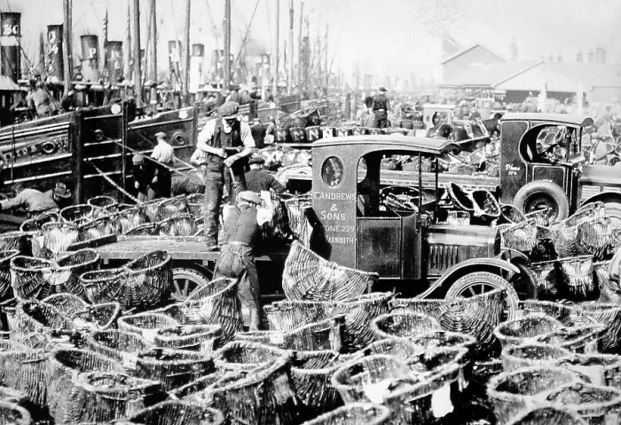 Framed Print : Herring fishing, Great Yarmouth, early 1900s
