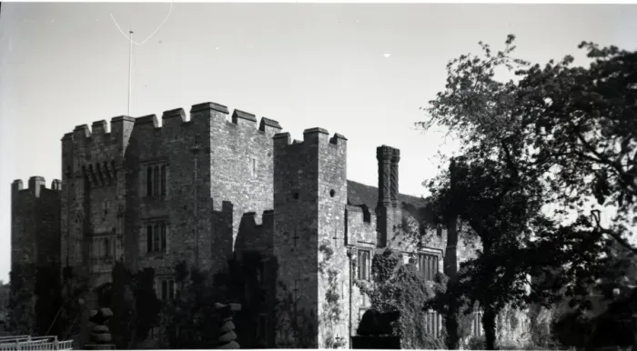 Framed Print : Hever Castle, Edenbridge, Kent Framed Print : Hever Castle, Edenbridge, Kent