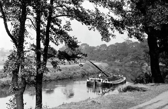 Framed Print : Hexthorpe Flatts near Doncaster Canal Barge early 1900s Framed Print : Hexthorpe Flatts near Doncaster Canal Barge early 1900s
