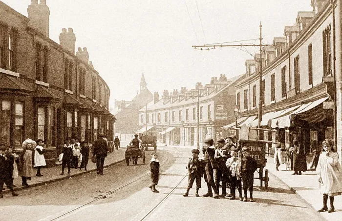 Framed Print : Hexthorpe Road, Doncaster early 1900's Framed Print : Hexthorpe Road, Doncaster early 1900's