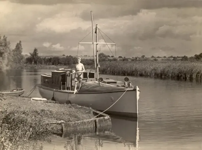 Framed Print : At Hickling Broad, Norfolk, 1930s Framed Print : At Hickling Broad, Norfolk, 1930s
