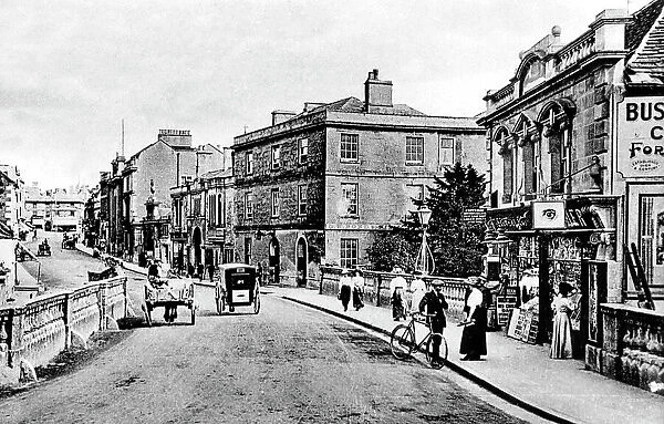 High Street, Chippenham early 1900's