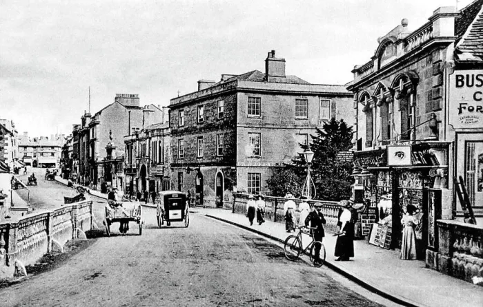 Framed Print : High Street, Chippenham early 1900's Framed Print : High Street, Chippenham early 1900's
