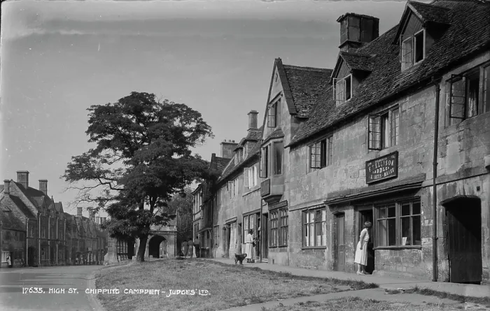 Framed Print : High Street in Chipping Campden Framed Print : High Street in Chipping Campden