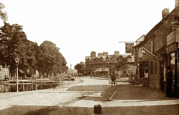 Framed Print : High Street, Harpenden, early 1900s Framed Print : High Street, Harpenden, early 1900s