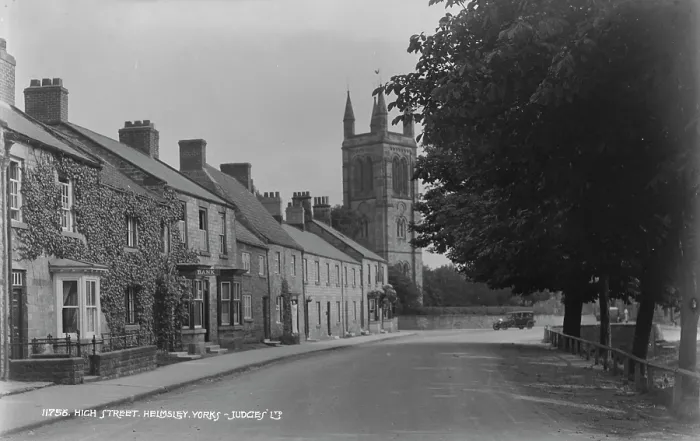 Framed Print : High Street in Helmsley, York Framed Print : High Street in Helmsley, York