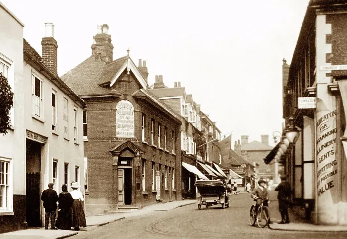 Framed Print : High Street, Leatherhead, early 1900s Framed Print : High Street, Leatherhead, early 1900s