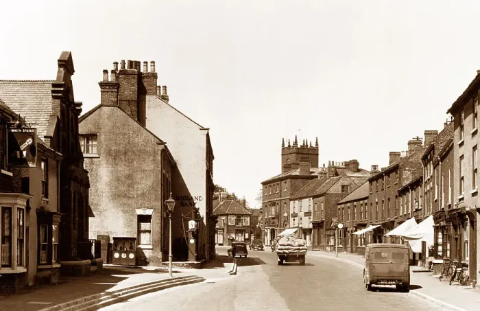 Framed Print : High Street, Market Weighton 1930s Framed Print : High Street, Market Weighton 1930s