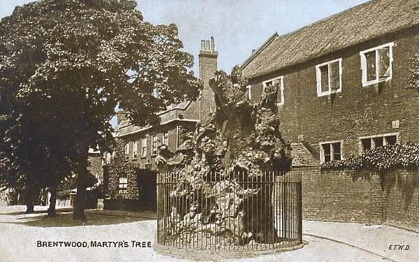 High Street and Memorial to William Hunter, Brentwood, Essex