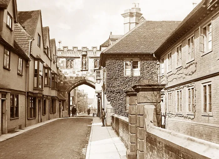Framed Print : High Street, Salisbury Framed Print : High Street, Salisbury