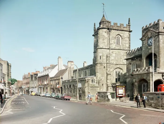 Framed Print : High Street, Shaftesbury