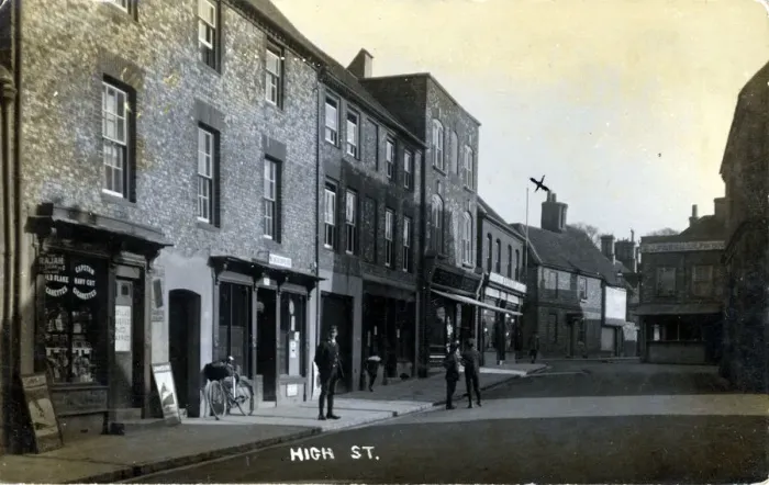 Framed Print : High Street, Watlington, Oxfordshire Framed Print : High Street, Watlington, Oxfordshire