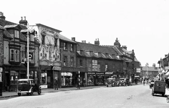 Framed Print : High Wycombe Oxford Street Cinema probably 1930s Framed Print : High Wycombe Oxford Street Cinema probably 1930s