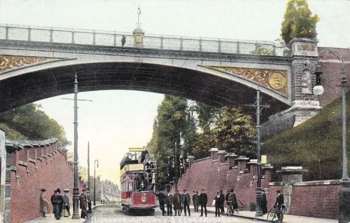 Framed Print : Highgate Archway, Highgate, North London Framed Print : Highgate Archway, Highgate, North London
