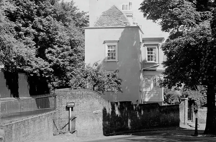 Framed Print : Highgate, London Framed Print : Highgate, London