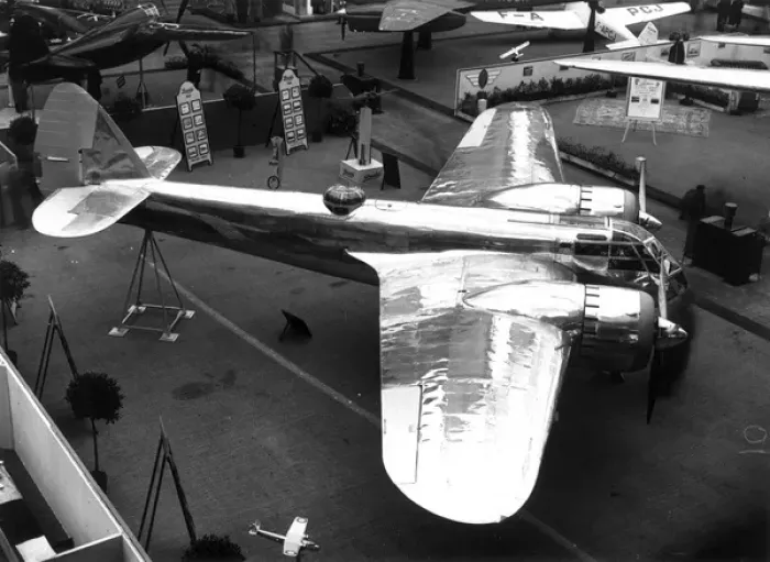 Framed Print : Highly polished Bristol Blenheim I at an exhibition Framed Print : Highly polished Bristol Blenheim I at an exhibition