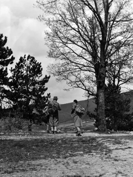 Framed Print : HIKERS 1930S Framed Print : HIKERS 1930S