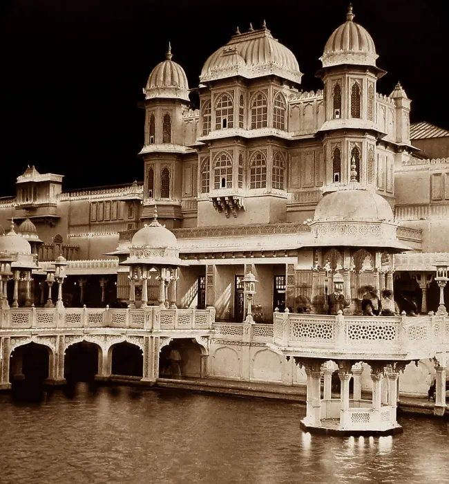 Framed Print : The Hill, Epsom Downs Racecourse Framed Print : The Hill, Epsom Downs Racecourse