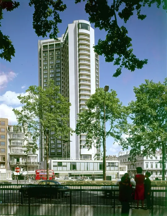 Framed Print : Hilton Hotel, London Date: circa 1960s Framed Print : Hilton Hotel, London Date: circa 1960s