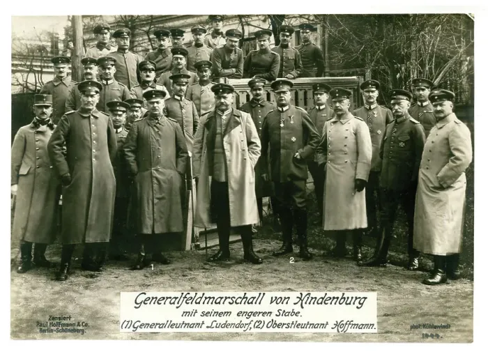 Framed Print : Hindenburg & Ludendorf with a group of Staff Officers Framed Print : Hindenburg & Ludendorf with a group of Staff Officers