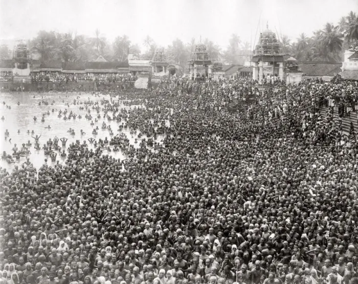 Framed Print : Hindu crowd bathing in the Ganges, India, c. 1880 s Framed Print : Hindu crowd bathing in the Ganges, India, c. 1880 s