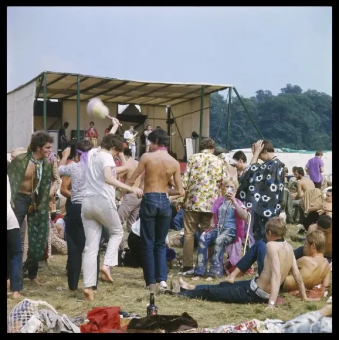Framed Print : Hippies / Woburn 1967 Framed Print : Hippies / Woburn 1967