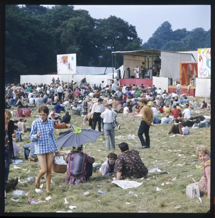 Framed Print : Hippies / Woburn 1967 Framed Print : Hippies / Woburn 1967