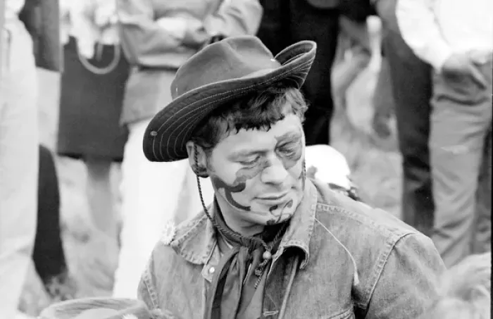 Framed Print : Hippy man with face paint at Woburn Park Framed Print : Hippy man with face paint at Woburn Park