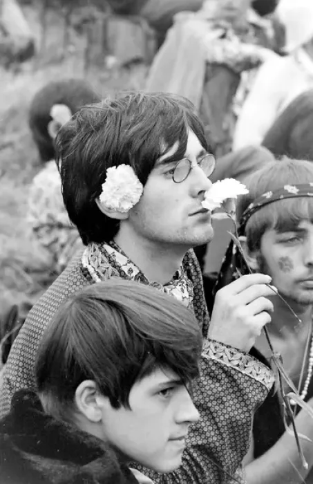 Framed Print : Hippy man with flowers at Woburn Park Framed Print : Hippy man with flowers at Woburn Park