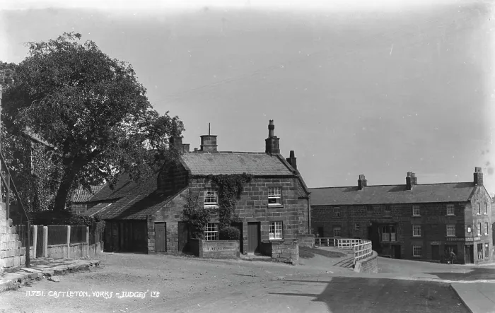 Framed Print : Historic Buildings in Castleton Framed Print : Historic Buildings in Castleton