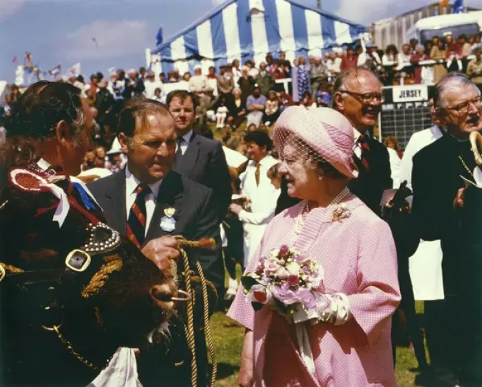 Framed Print : HM Queen Mother at the Royal Cornwall Show, Wadebridge Framed Print : HM Queen Mother at the Royal Cornwall Show, Wadebridge