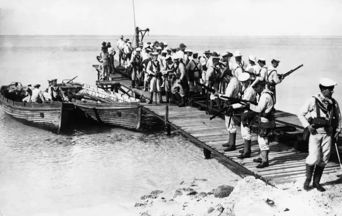 Framed Print : HMAS Sydney landing party, Direction Island, WW1 Framed Print : HMAS Sydney landing party, Direction Island, WW1