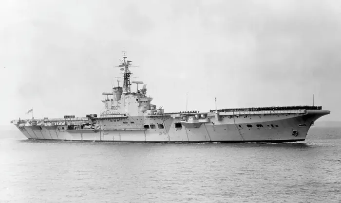 Framed Print : HMS Bulwark R08 Framed Print : HMS Bulwark R08