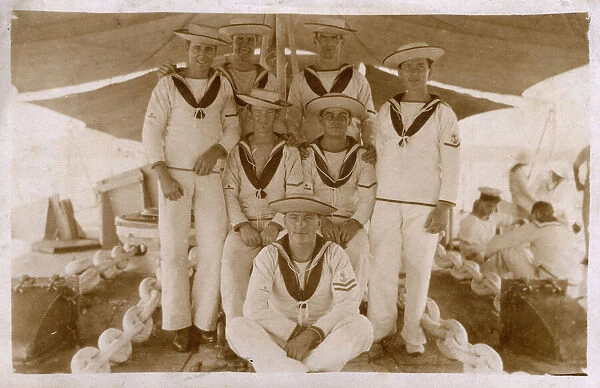 HMS Curlew, British C-class cruiser, crew members