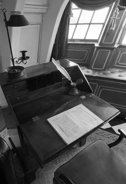 Framed Print : HMS Victory - 3 Framed Print : HMS Victory - 3