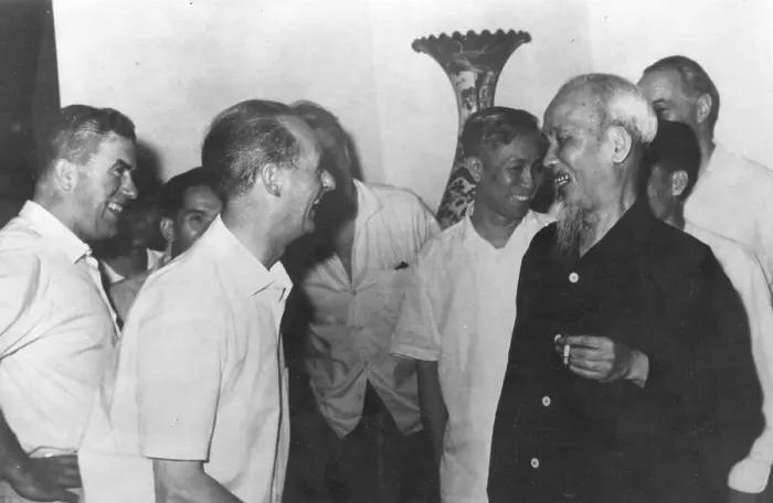 Framed Print : Ho Chi Minh, Bill Alexander and John Collan Framed Print : Ho Chi Minh, Bill Alexander and John Collan