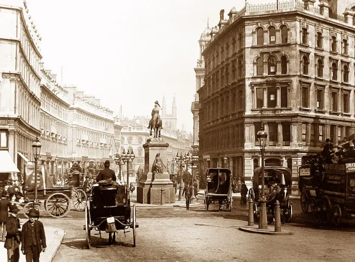 Framed Print : Holborn Circus, London Framed Print : Holborn Circus, London