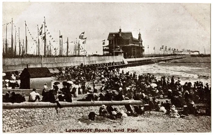 Framed Print : Holidaymakers on the beach, Lowestoft, Suffolk Framed Print : Holidaymakers on the beach, Lowestoft, Suffolk