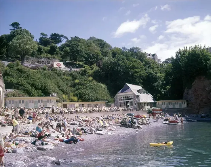 Framed Print : Holidaymakers at Beacon Cove, Torquay, Devon