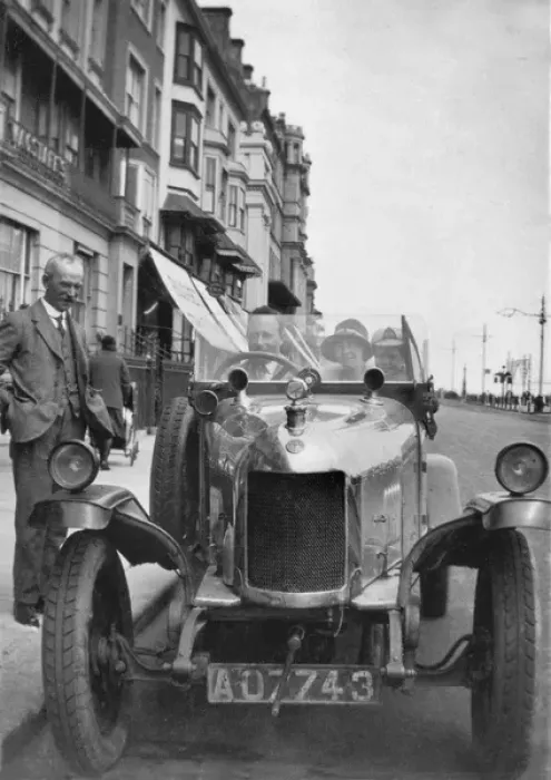 Framed Print : Holidaymakers with a car, Hastings, Sussex Framed Print : Holidaymakers with a car, Hastings, Sussex