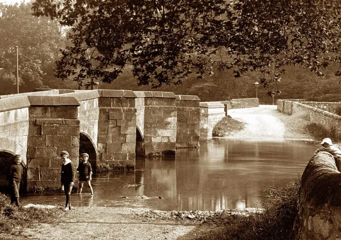 Framed Print : Holme bridge and ford, bakewell, early 1900s Framed Print : Holme bridge and ford, bakewell, early 1900s