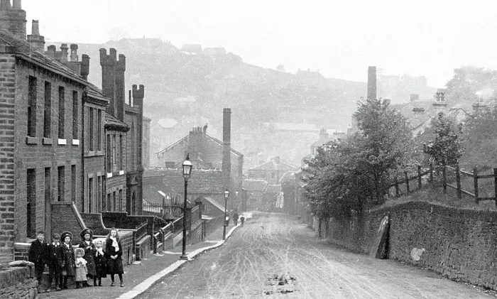 Framed Print : Holmfirth Dunford Road early 1900s Framed Print : Holmfirth Dunford Road early 1900s