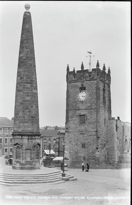 Framed Print : Holy Trinity Church and Market Cross Framed Print : Holy Trinity Church and Market Cross