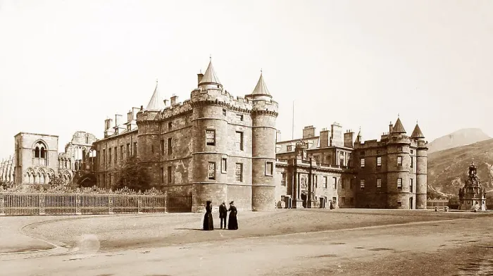 Framed Print : Holyrood Palace, Edinburgh Framed Print : Holyrood Palace, Edinburgh