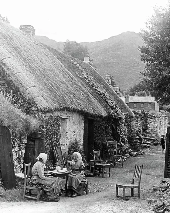 Framed Print : A home in the Highlands of Scotland, Victorian period Framed Print : A home in the Highlands of Scotland, Victorian period
