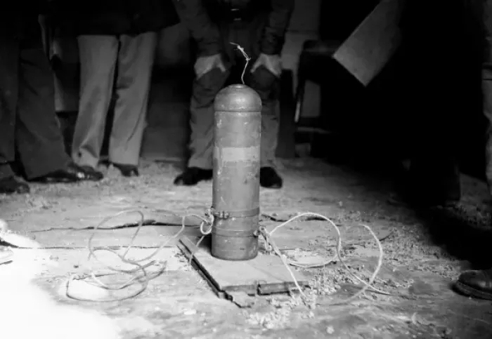 Framed Print : Home Office Incendiary Bomb Test, WW2 Framed Print : Home Office Incendiary Bomb Test, WW2