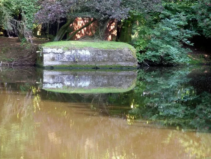 Framed Print : Hooge Crater Bunker, Kasteel Hof grounds Framed Print : Hooge Crater Bunker, Kasteel Hof grounds